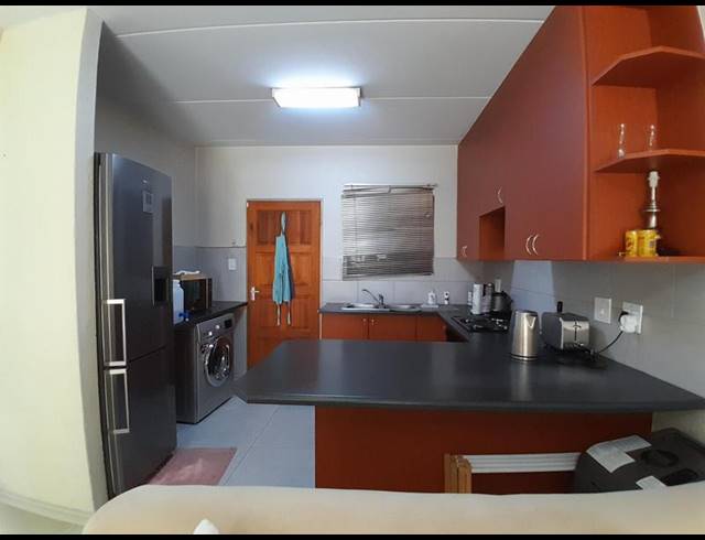 2 BEDROOM APARTMENT FOR SALE IN HEUWELSIG ESTATE